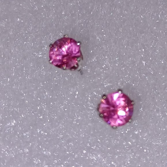 SWAROVSKI ELEMENTS (Light Pink rn-sil 7mm) Stud Earrings In Black Velvet Pouch - Picture 4 of 8